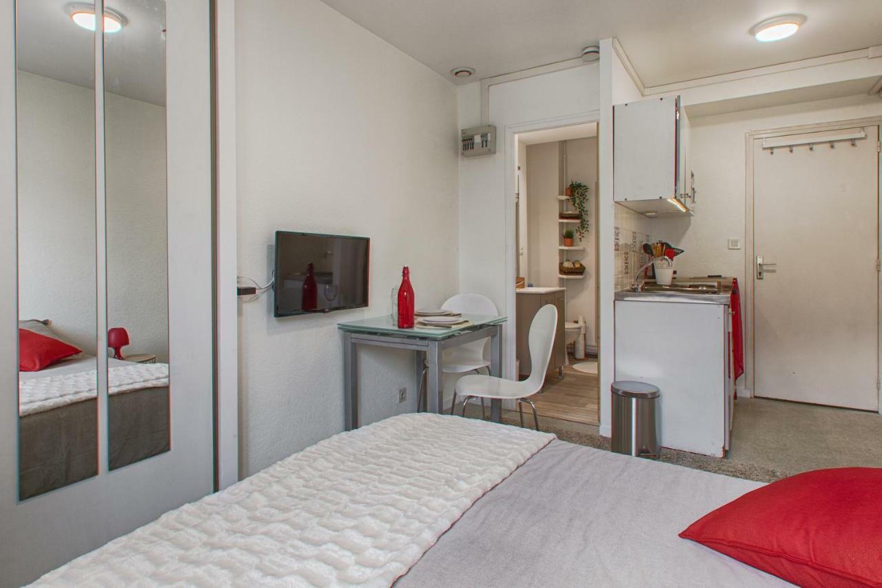 Studio Cosy + Hyper-Centre + Netflix Saint-Lo Luaran gambar